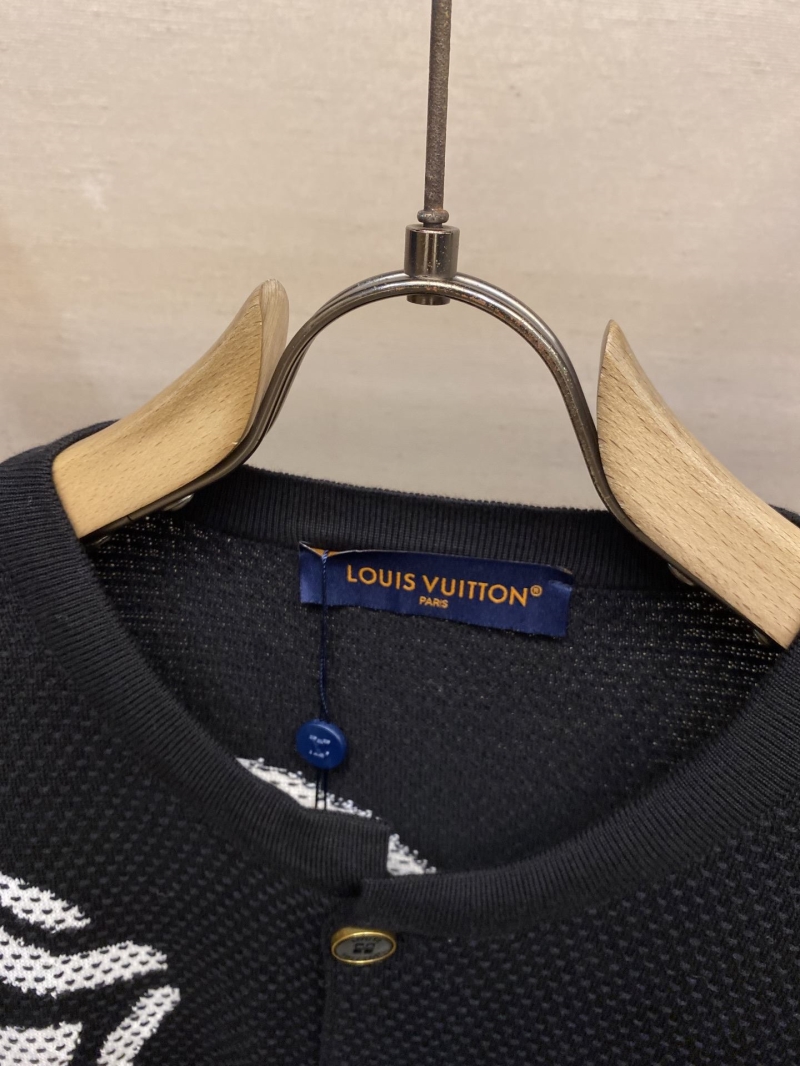 l0vis Vvtt0n sweater